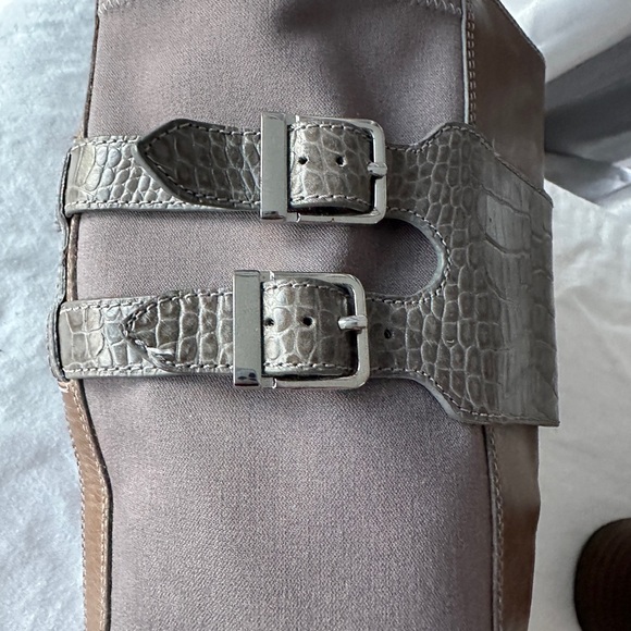 NIKE AIR WOMAN"S LEATHER AND STRETCH FABRIC BOOTS - Picture 5 of 15